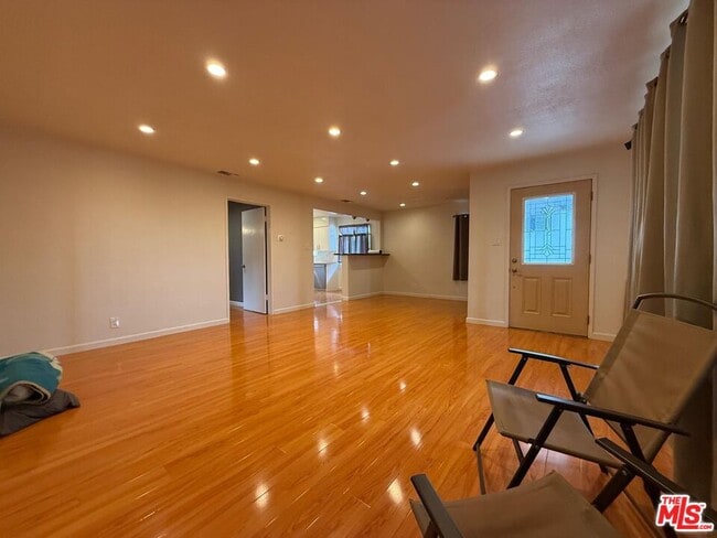 10642 Samoa Ave in Los Angeles, CA - Building Photo - Building Photo