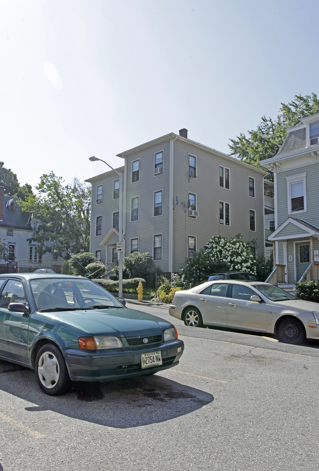 21 Bowdoin St in Worcester, MA - Foto de edificio - Building Photo