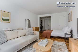136 E 55th St in New York, NY - Building Photo - Building Photo