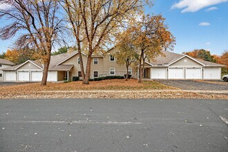 14388 Fairway Dr in Eden Prairie, MN - Building Photo - Building Photo