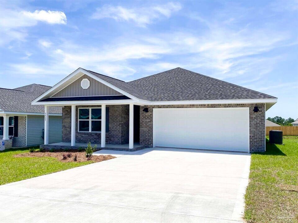 5569 Galahad Trl in Milton, FL - Building Photo