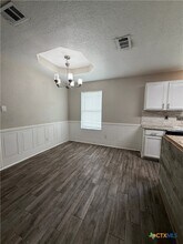 1005 E Ave S in Belton, TX - Foto de edificio - Building Photo