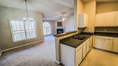 2033 Salem Bluff Dr in Winston-Salem, NC - Building Photo - Building Photo