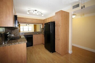 4706 Lucerne Lakes Blvd in Greenacres, FL - Building Photo - Building Photo