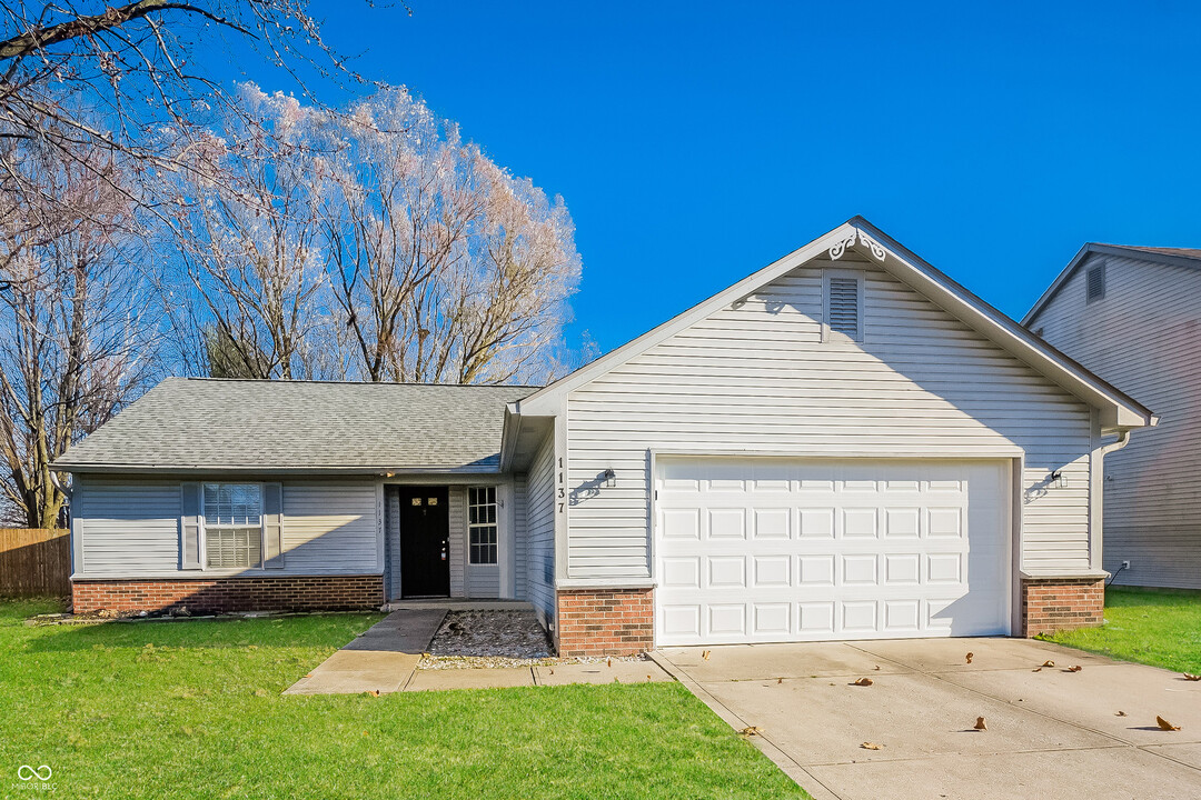 1137 Winding Hart Dr in Indianapolis, IN - Foto de edificio