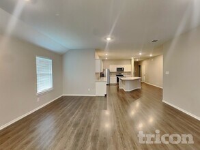 636 Excelsior Dr in Waxahachie, TX - Foto de edificio - Building Photo