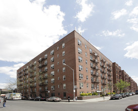 York in Jackson Heights, NY - Building Photo - Building Photo