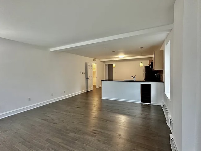 420 W Chestnut St, Unit 2B in Perkasie, PA - Foto de edificio - Building Photo