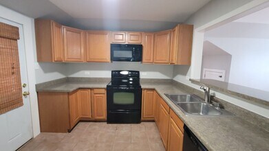 113-115 Vitra Pl in San Antonio, TX - Building Photo - Building Photo