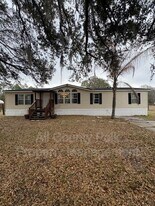 913 Saddlewood Blvd in Lakeland, FL - Building Photo