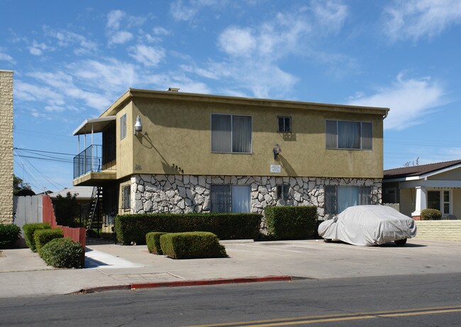 3836-3838 Chamoune Ave in San Diego, CA - Building Photo - Building Photo