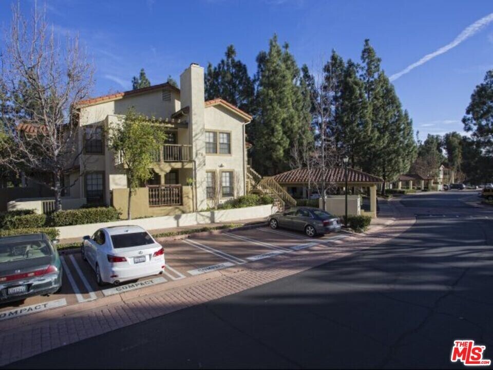 973 Westcreek Ln in Thousand Oaks, CA - Building Photo