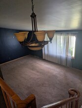 557 Murray Hill Dr in Youngstown, OH - Foto de edificio - Building Photo