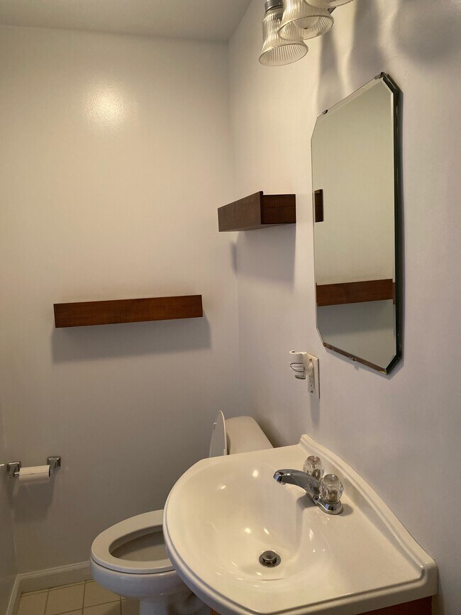 654 Melvin Dr photo'