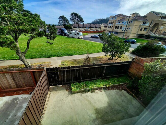 2689 Cromwell Row in South San Francisco, CA - Building Photo - Building Photo