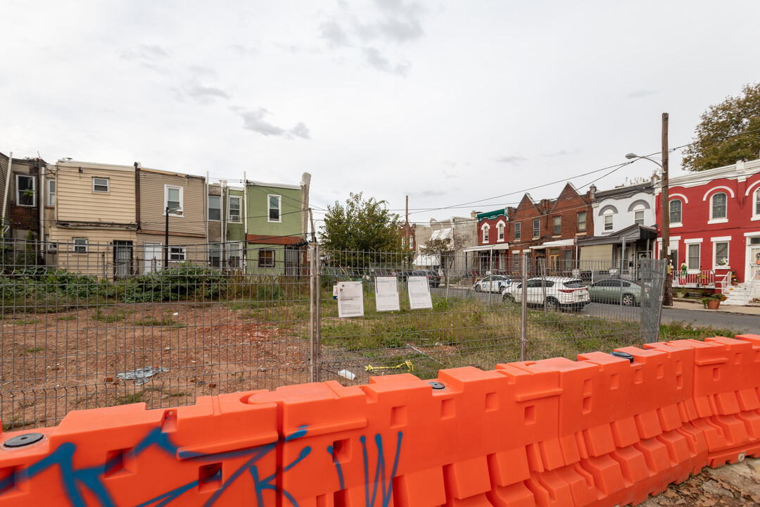 1305 W Clearfield St in Philadelphia, PA - Building Photo