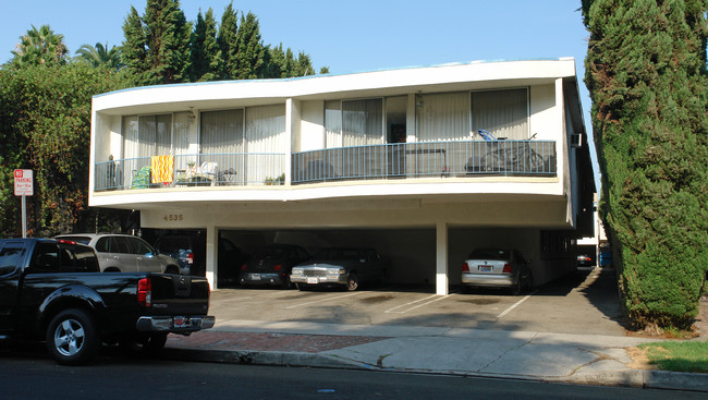 4535 Murietta Ave in Sherman Oaks, CA - Foto de edificio - Building Photo