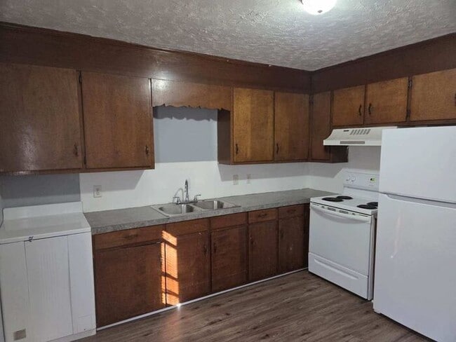 208 Bookington Dr in Lexington, NC - Building Photo - Building Photo