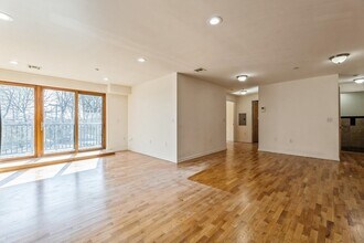 17 Meadow Rd in Rutherford, NJ - Building Photo - Building Photo