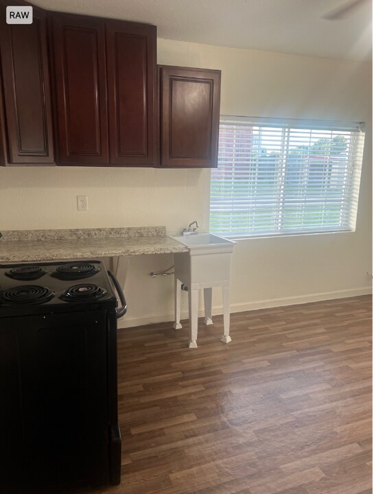 227 Cactus in Oyster Creek, TX - Building Photo