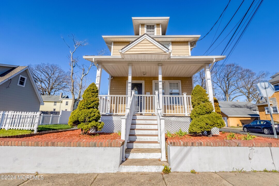 305 Ridge Ave in Asbury Park, NJ - Building Photo