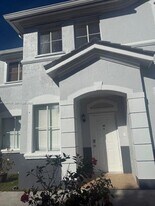 7325 NW 174th Terrace in Miami Gardens, FL - Building Photo