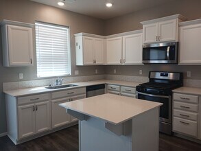 1430 NW Upas Pl in Redmond, OR - Building Photo - Building Photo