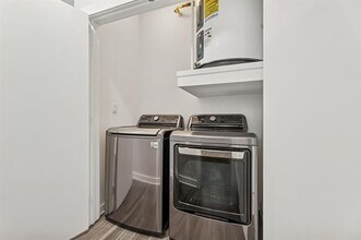 4040 N Hall St in Dallas, TX - Building Photo - Building Photo