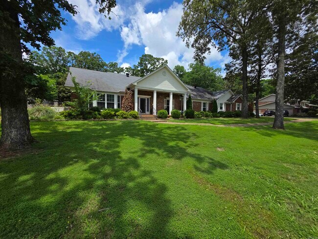 2318 N Rodney Parham Rd in Little Rock, AR - Building Photo - Building Photo