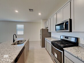 7966 S Golden Bell Dr in Tucson, AZ - Building Photo - Building Photo
