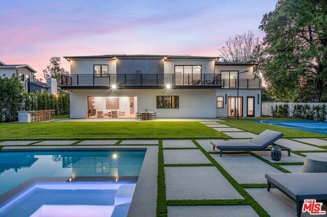 17341 Amina Pl in Los Angeles, CA - Building Photo - Building Photo