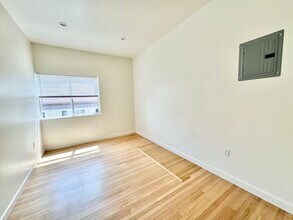 515-518 3/4 N Mariposa Ave in Los Angeles, CA - Building Photo - Building Photo