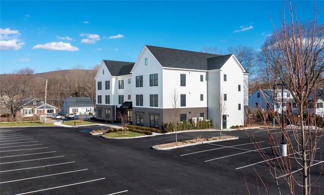 71 E Main St in Pawling, NY - Building Photo - Building Photo
