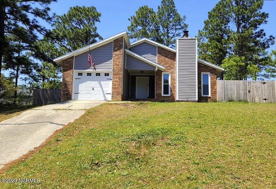 3337 Redfox Rd in Spring Lake, NC - Building Photo