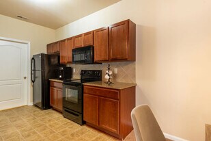 Bristol Park in Fayetteville, NC - Building Photo