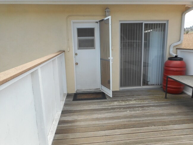 23121 Romano Pl, Unit Oversized Upstairs Studio