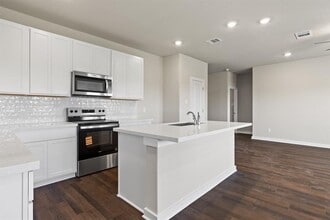 244 Little Grn Trl in Jarrell, TX - Building Photo - Building Photo