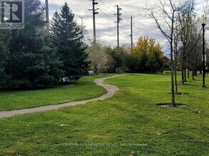 320 John St. in Markham, ON - Building Photo - Building Photo