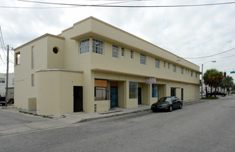 1648 NW 35th St in Miami, FL - Building Photo - Building Photo