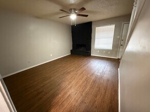 1610 Sun Valley Dr-Unit -1610 A SUN VALLEY DR in Cleburne, TX - Building Photo - Building Photo