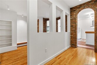 239 Bradley St in New Haven, CT - Building Photo - Building Photo