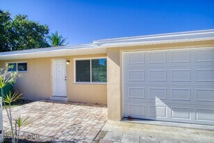 137 Washington Ave in Indialantic, FL - Building Photo