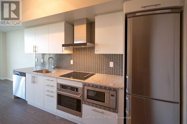 352 Front St W in Toronto, ON - Building Photo - Building Photo