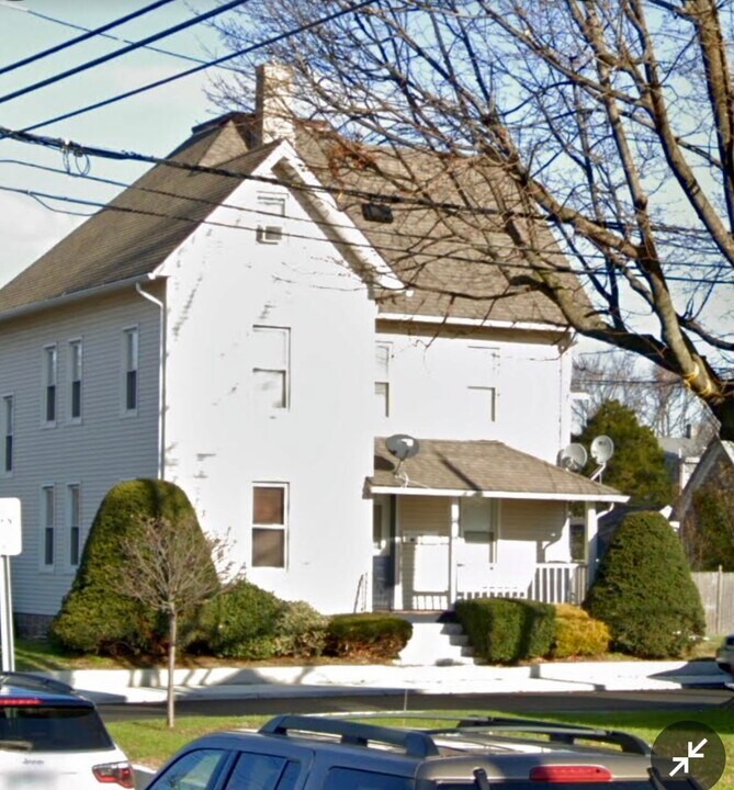 35 Cove Ave, Unit 1 in Norwalk, CT - Building Photo