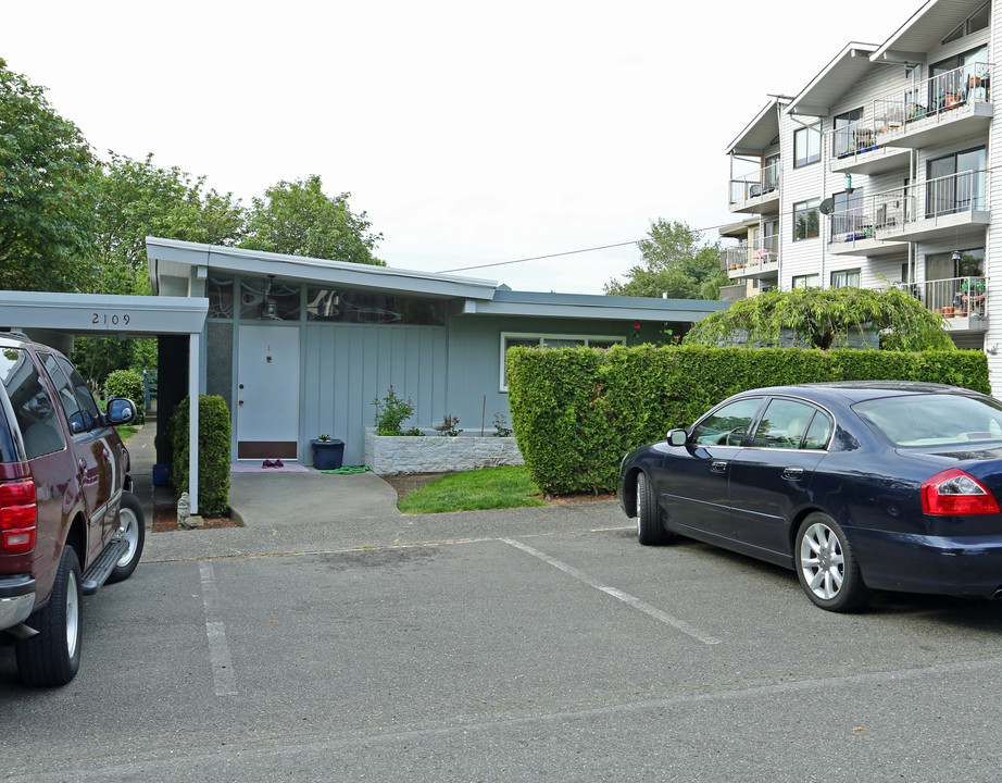 2109 W Raye St in Seattle, WA - Building Photo