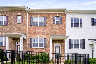 284 Kinsale Dr in Spring Hill, TN - Building Photo - Building Photo