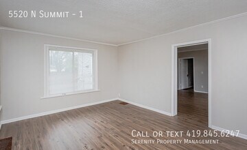 5520 N Summit St, Unit 1 in Toledo, OH - Building Photo - Building Photo