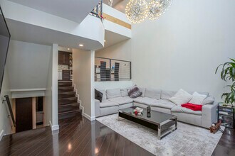 5456 Hermitage Ave in Valley Village, CA - Foto de edificio - Building Photo