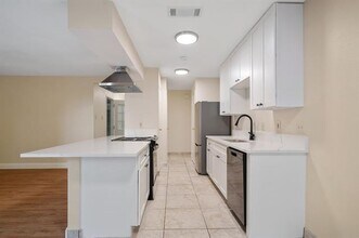 719 Heatherwood Dr in Grapevine, TX - Foto de edificio - Building Photo