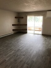 109 SW Cherry Park Rd, Unit 109 in Troutdale, OR - Foto de edificio - Building Photo